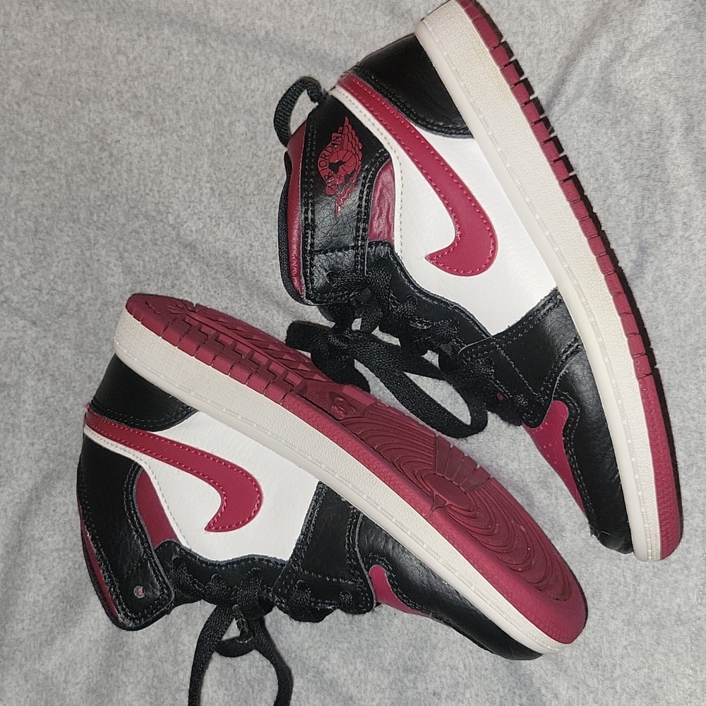 Kids jordan sneakers